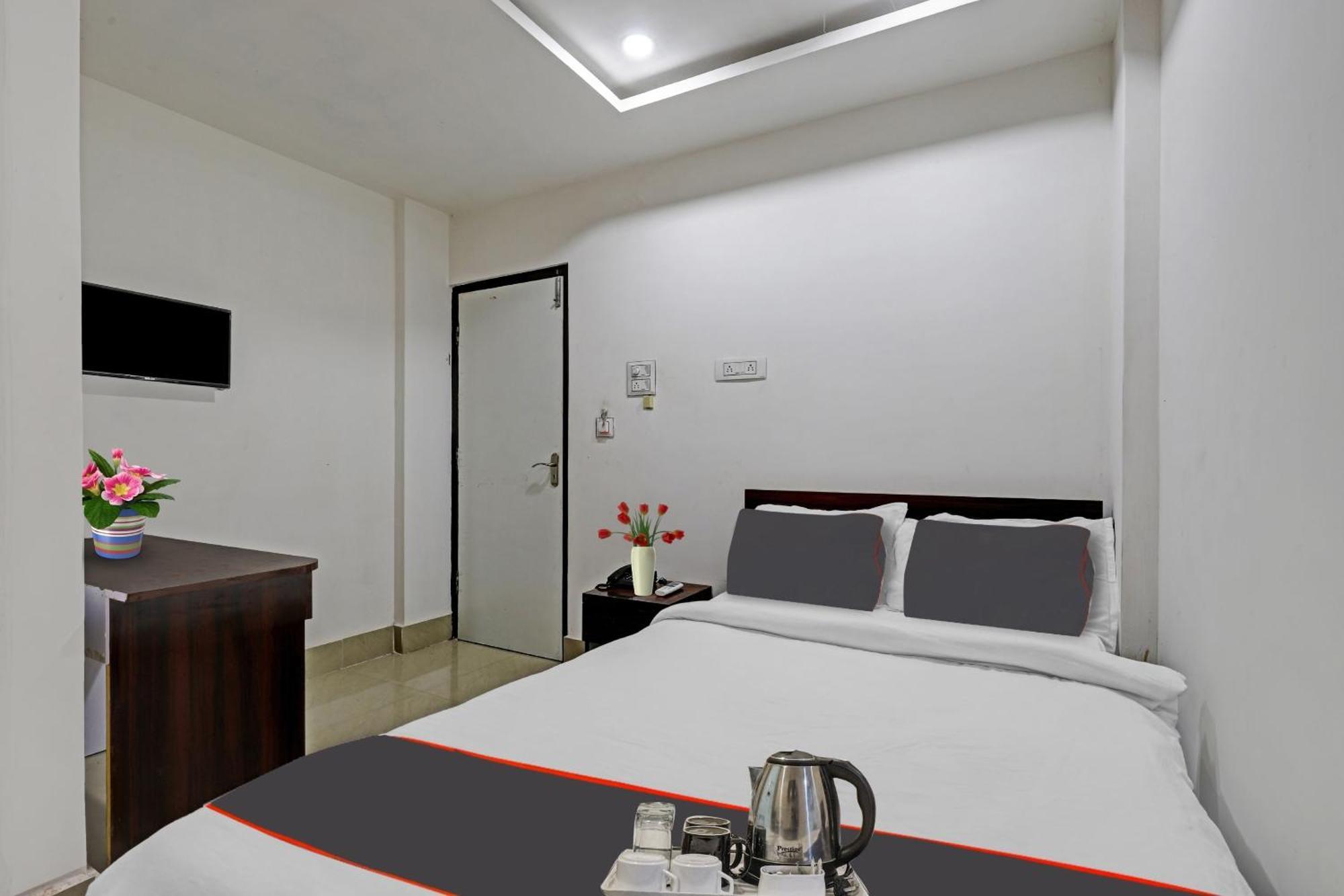 Hotel O Lakhi Guest House Guwahati Exterior foto