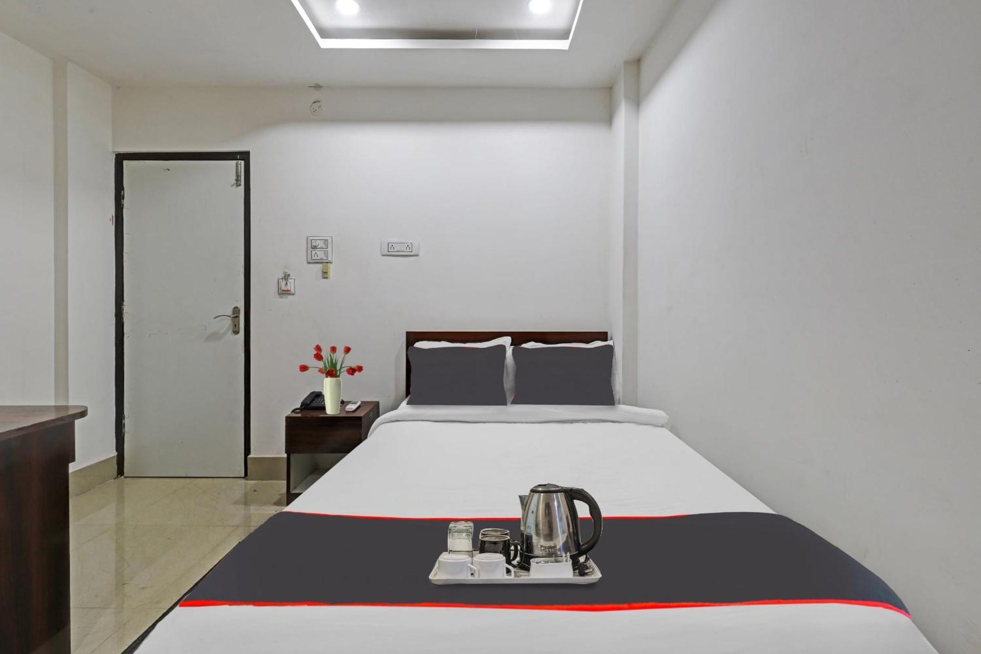 Hotel O Lakhi Guest House Guwahati Exterior foto