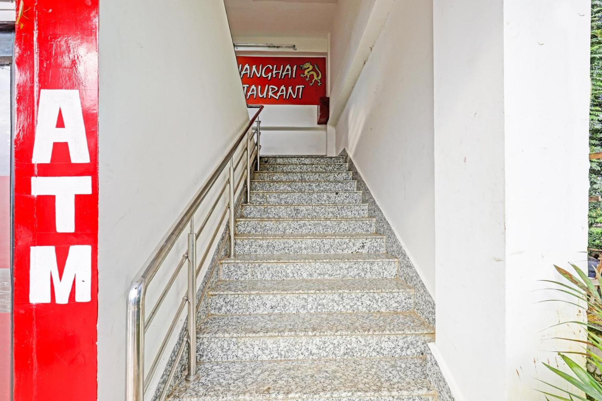 Hotel O Lakhi Guest House Guwahati Exterior foto